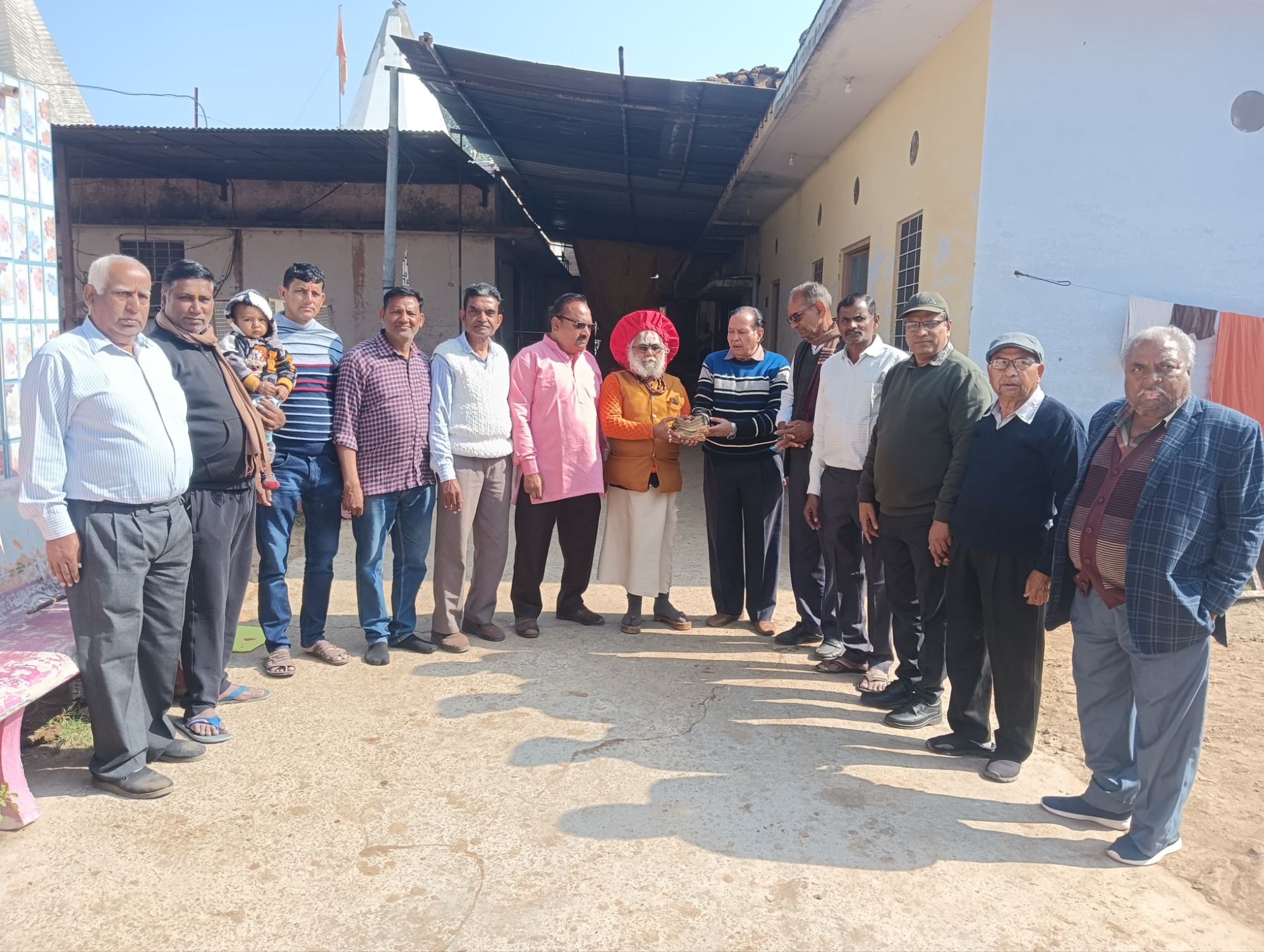 मकर संक्रांति पर गौसेवा में श्रद्धा केसाथ1लाख1001का सहयोग। श्रीराम सुंदरकांड मंडल व महिला मंडल ने किया आर्थिक सहयोग।