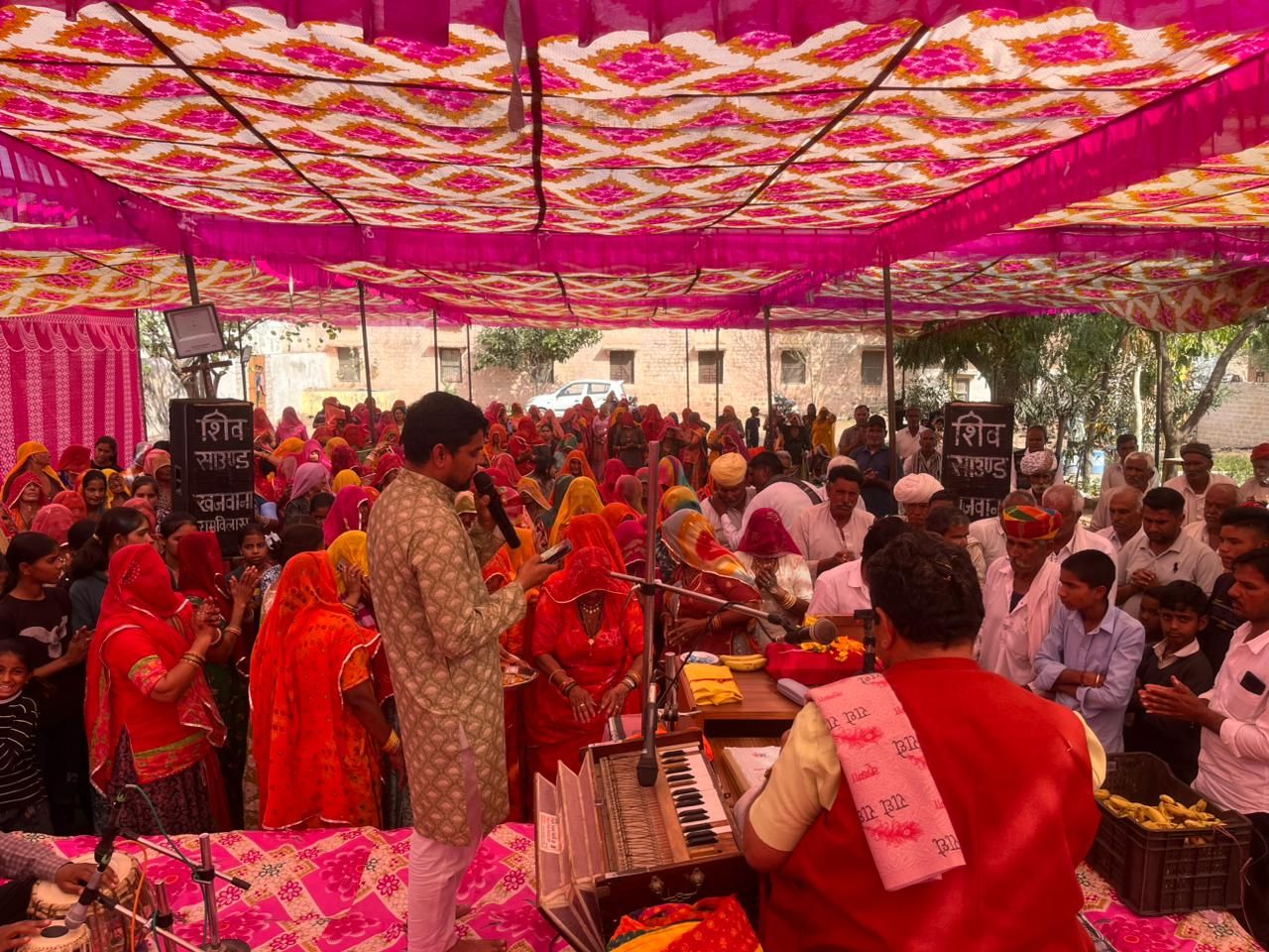 गोहितार्थ शिव पुराण कथा सैनणी में उमड़ रहे हैं श्रद्धालु