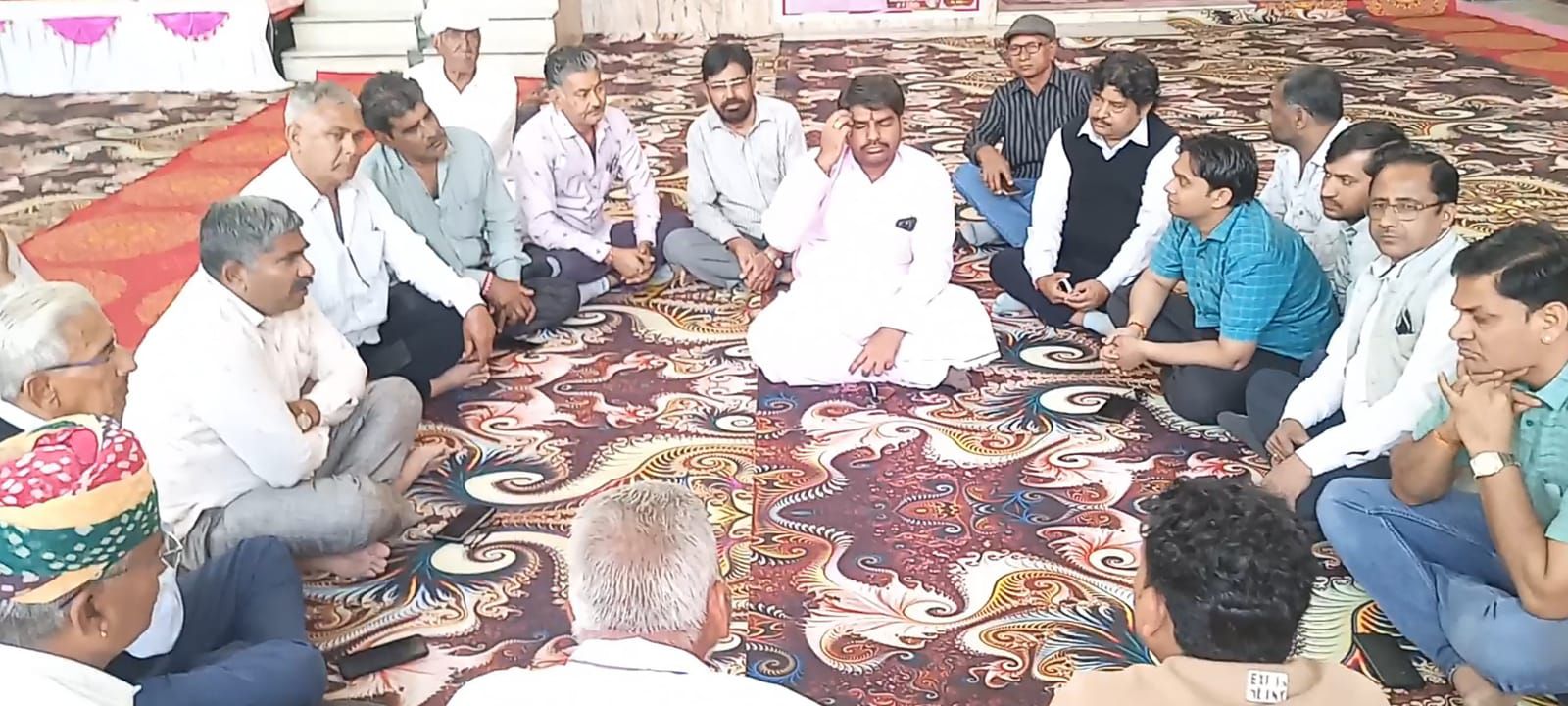 ऐतिहासिक कलश यात्रातैयारियों को लेकर संत रमनराम महाराज की अध्यक्षता में भव्य बैठक सम्पन्न