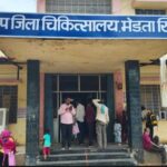 मेड़ता बस स्टैंड के पास दर्दनाक हादसा वैन की टक्कर से 10 साल की बच्ची की मौत, जयपुर से पीपाड़ जा रहा था परिवार बस से उतरकर शौच के लिए गई थी बच्ची, तेज रफ्तार वैन ने मारी टक्कर