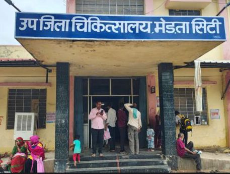 मेड़ता बस स्टैंड के पास दर्दनाक हादसा वैन की टक्कर से 10 साल की बच्ची की मौत, जयपुर से पीपाड़ जा रहा था परिवार बस से उतरकर शौच के लिए गई थी बच्ची, तेज रफ्तार वैन ने मारी टक्कर