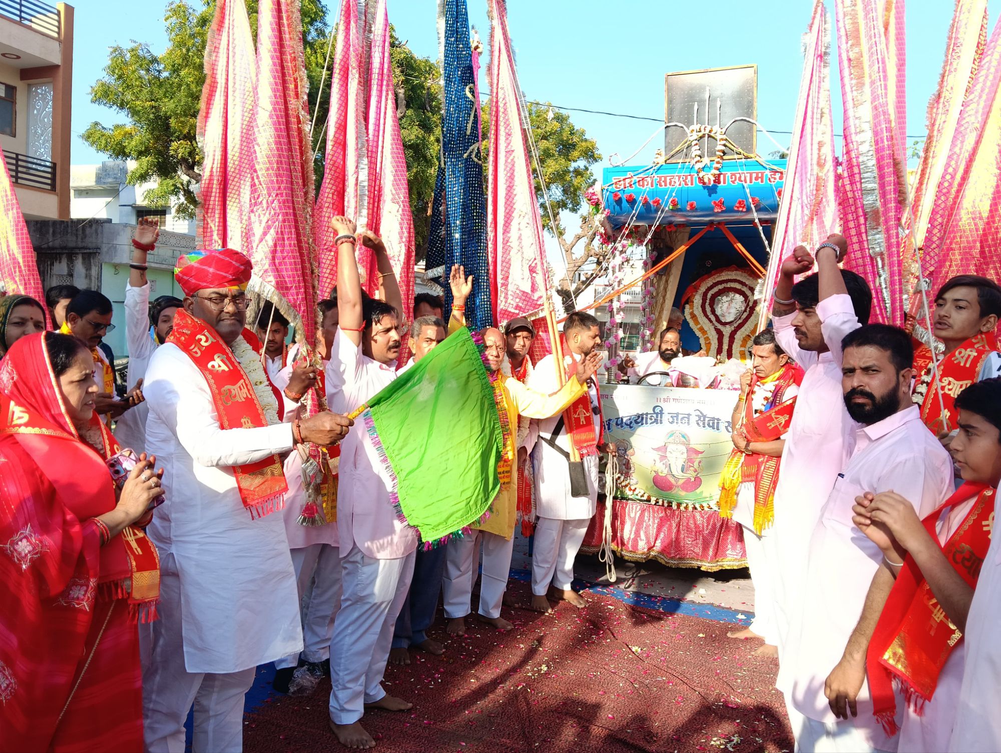 श्री खाटू श्याम की 22 वीं भव्य रथ पदयात्रा गाजे-बाजे के साथ रवाना।