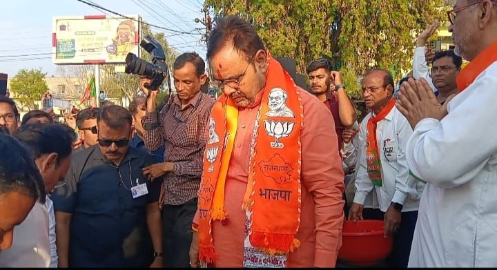 मुख्यमंत्री के फुलेरा आगमन पर भाजपाइयों ने बिछाए पलक पावडे।