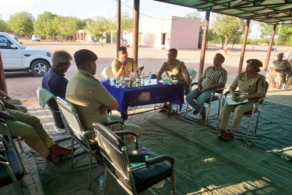 आईजी का नागौर दौरा: थानों का निरीक्षण, अपराध नियंत्रण पर सख्ती के निर्देशमूण्डवा-भावण्डा में गार्ड ऑफ ऑनर, लंबित प्रकरण शीघ्र निस्तारण पर जोर