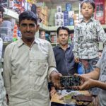 देवासी ने महंगा मोबाइल लौटाकर दिया ईमानदारी का परिचय