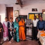 अपनों की याद में शिक्षा के मंदिर को मिला संबल, वर्मा परिवार ने भेंट कीं कुर्सियाँ।