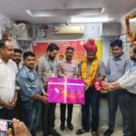 कर्मठ बैंक अधिकारी महेश शर्मा को दी भावभीनी विदाई।