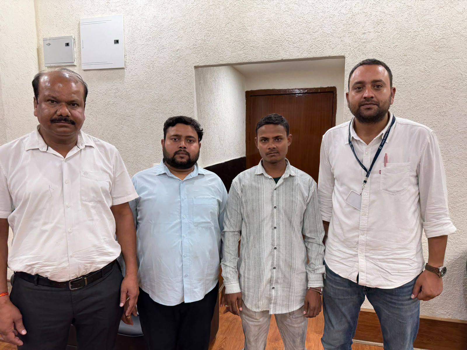 पैंट्री कार में&nbsp; सफर&nbsp; करना&nbsp; पड़ा भारी। टिकट चेकिंग में धरा गया यात्री, मैनेजर पर भी गिरी गाज ।