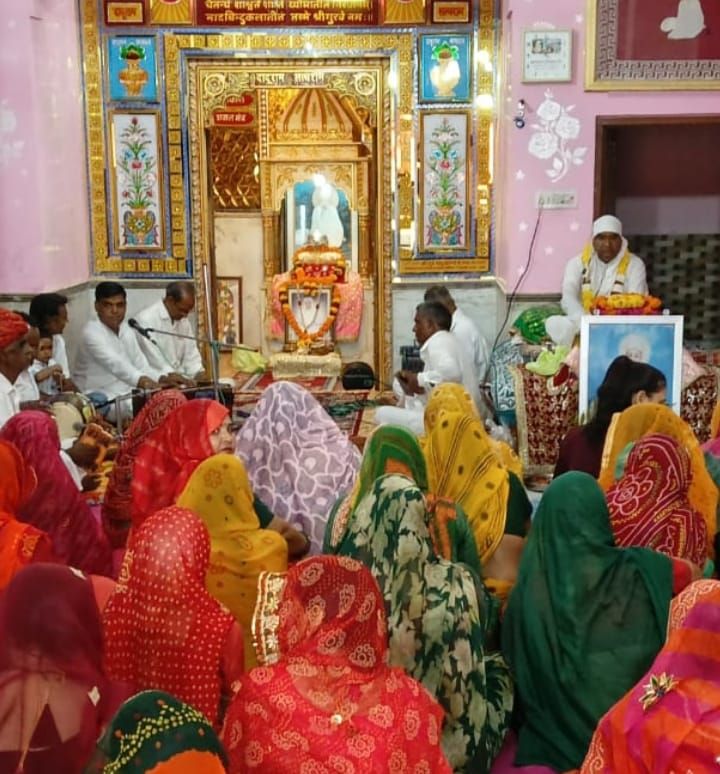 दादू आश्रम पर चल रहे चातुर्मास समारोह। महान ग्रंथ दादू वाणी, सत्संग से श्रद्धालु हुए भाव विभोर।