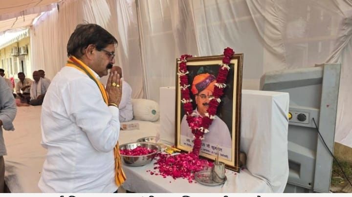 पूर्व संसदीय सचिव ब्रह्मदेव कुमावत के निधन पर माटी कला बोर्ड अध्यक्ष प्रहलाद राय टाक ने जताया शोक, परिजनों को दी सांत्वना