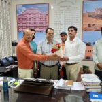 उत्तर पश्चिम रेलवे ओबीसी एंप्लॉईज एसोसिएशन ने चिकित्सा निदेशक डॉ. साहा का किया स्वागत।