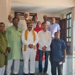 श्री यादें माटी कला बोर्ड अध्यक्ष प्रहलाद राय टाक पहुंचे सालासर। बालाजी के दर्शन कर, प्रदेश में खुशहाली की कामना की।